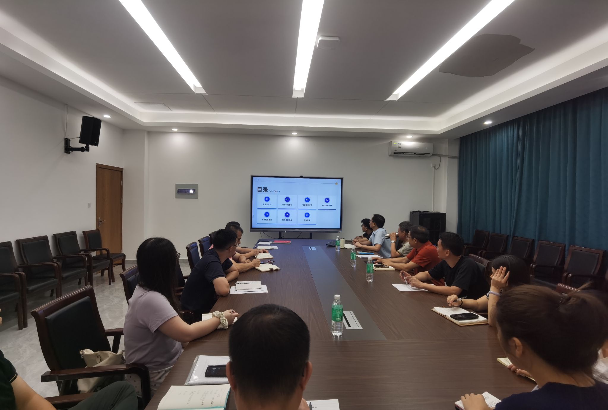 喻昕同志以“深入学习贯彻中央八项规定精神，履行党员责任担当”为主题开展党课教育