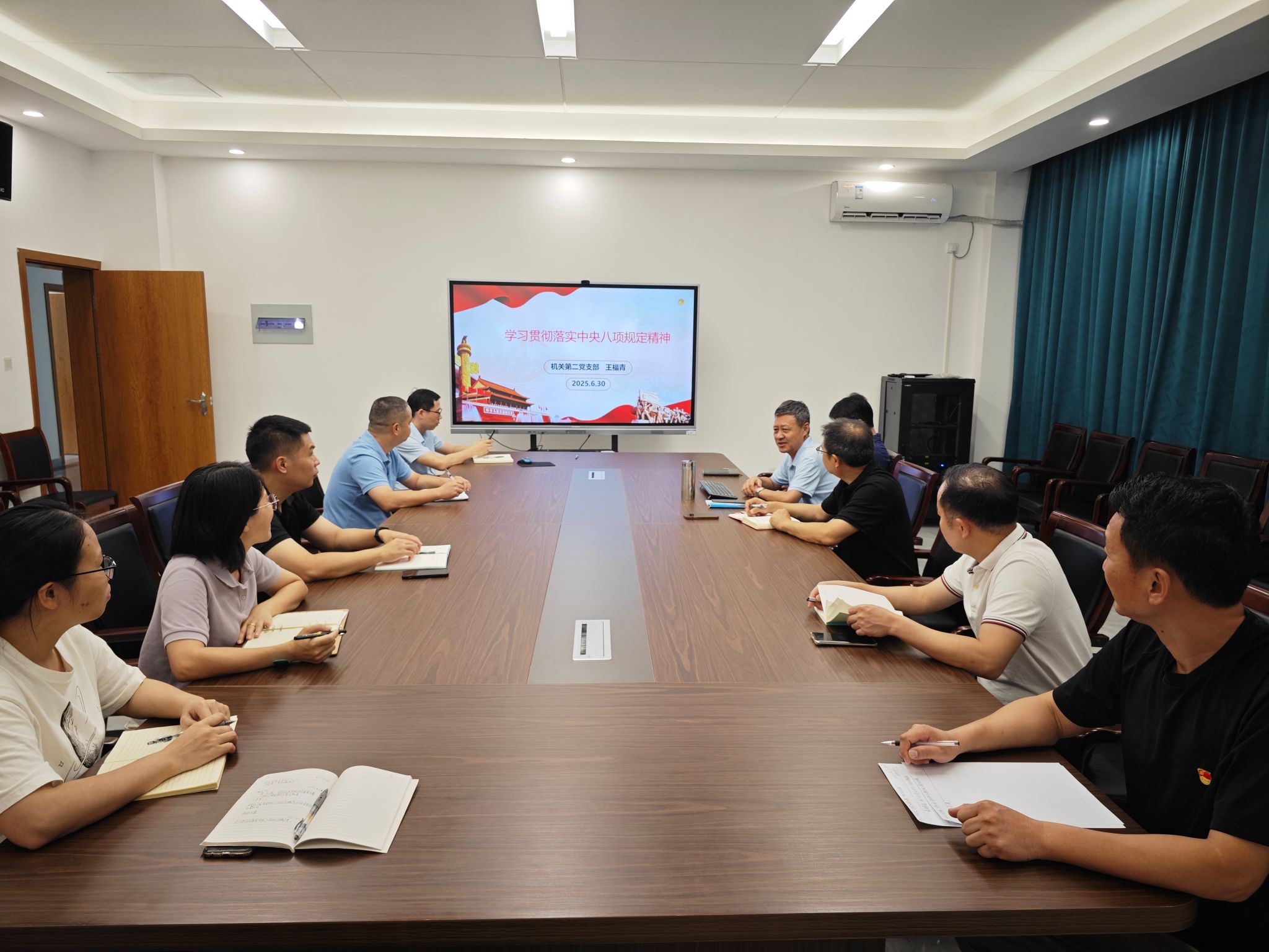 王福青同志以“学习贯彻落实中央八项规定精神”为主题开展党课教育